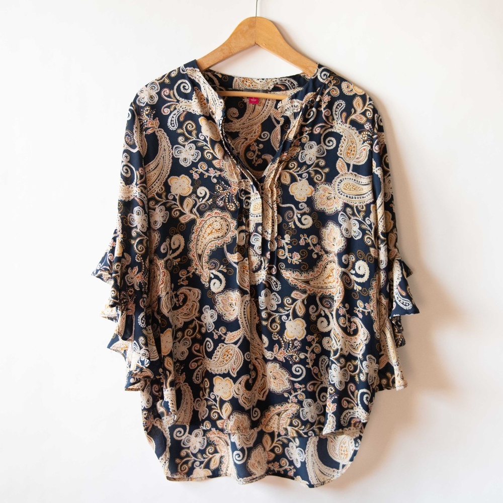 Vince Camuto Glasgow Paisley Flutter Sleeve Blouse - Picture 3 of 11
